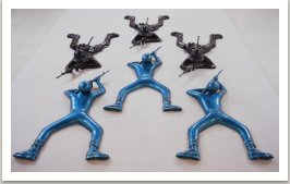 Tvorové - vojáci, 1993-1994, laminát, epoxidová barva