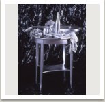 Romantické zátiší, 1989-1991, nitrobarva, různé materiály, dřevo, 130x80x70 cm 