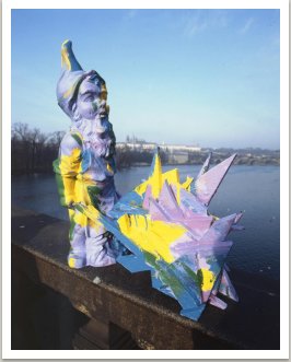 Portrét ak. Kotalíka tlačícího vozík, 1989, akryl, dřevo, um. hmota, 70x70x35 cm